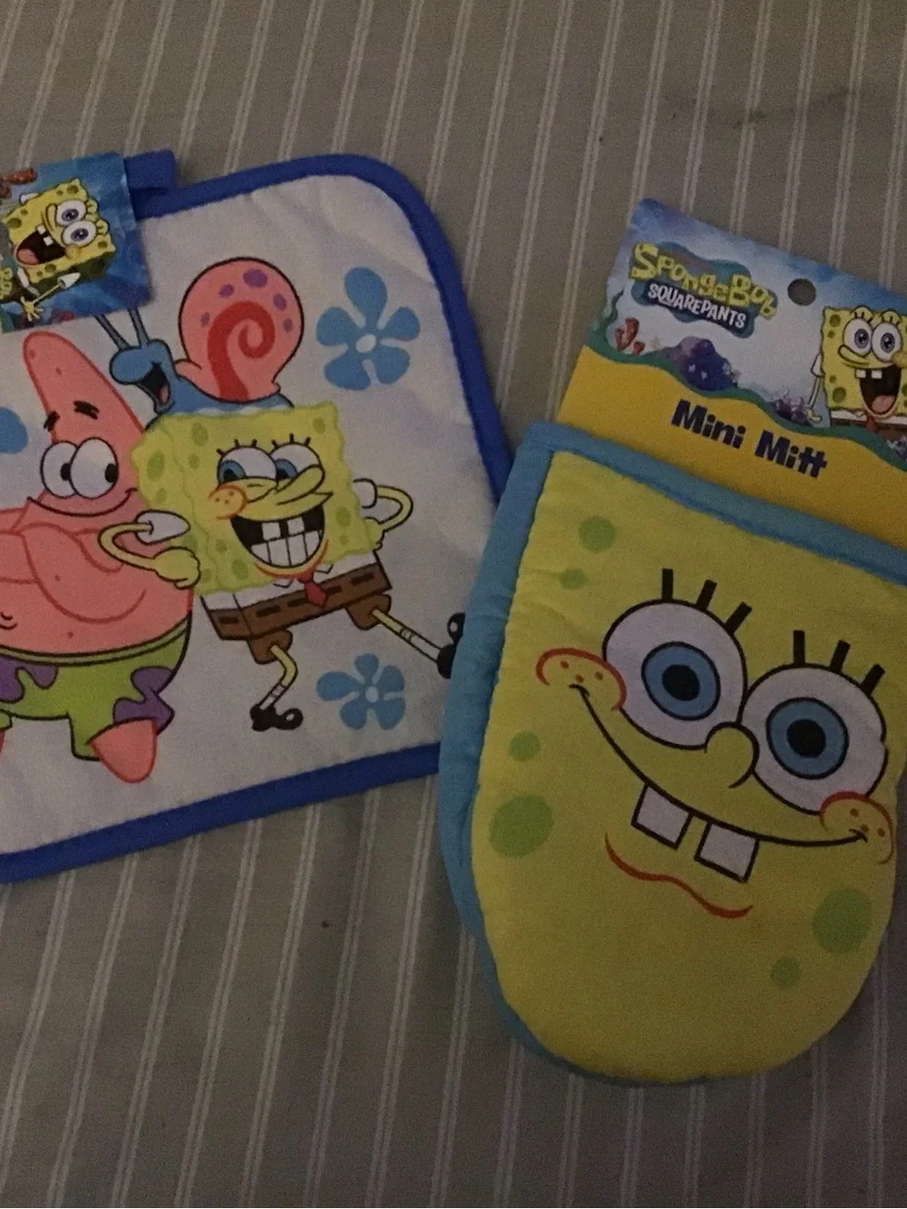 SpongeBob SquarePants pot holder and mini mit